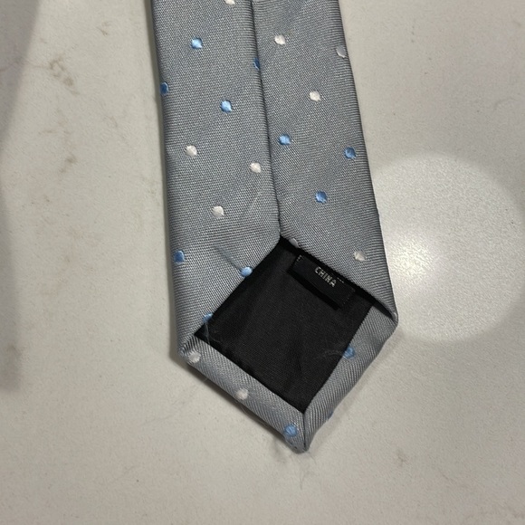 Boy’s Tie excellent condition - Picture 3 of 3